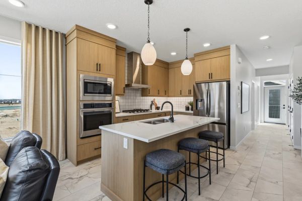 1071 Vantage Link SW, Airdrie, AB - photo 3 of 4