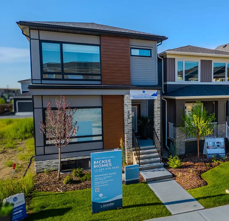 605 Lambeau Link SE, Airdrie, AB - photo 1 of 4