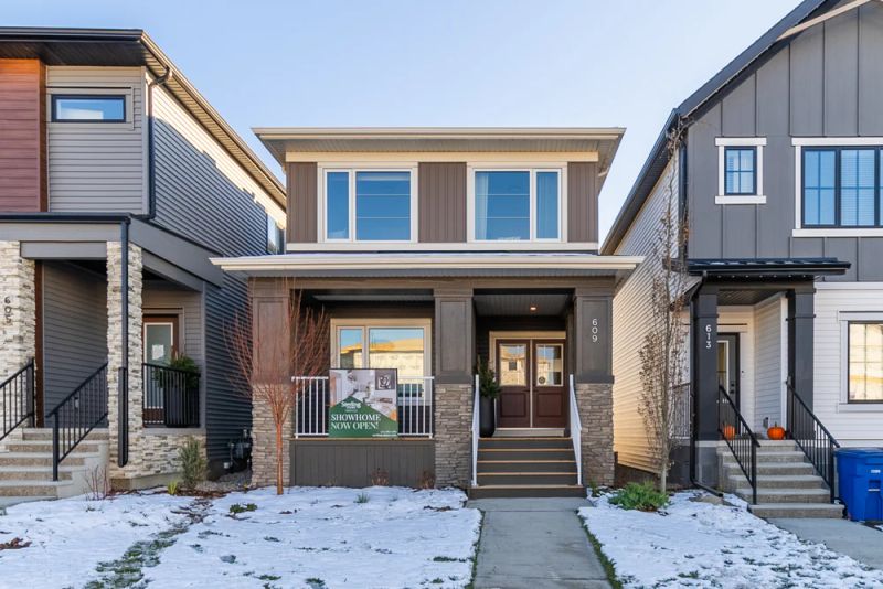 609 Lambeau Link SE, Airdrie, AB - photo 1 of 9
