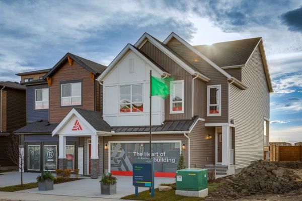 19747 44 St SE, Calgary, AB - photo 2 of 3