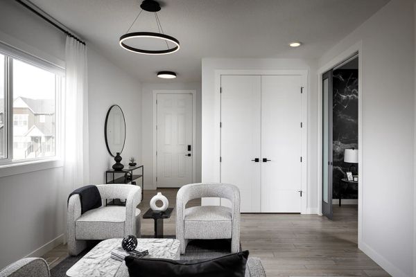 109 Corner Glen Ave NE, Calgary, AB - photo 2 of 8