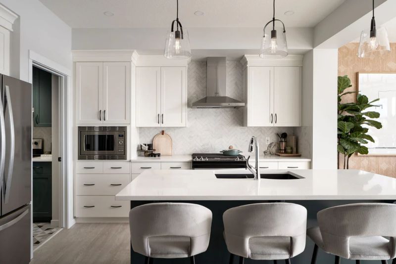 117 Corner Glen Ave NE, Calgary, AB - photo 4 of 7