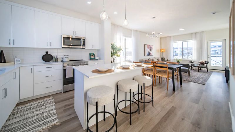 96 Creekside Drive SW, Calgary, AB - photo 1 of 8