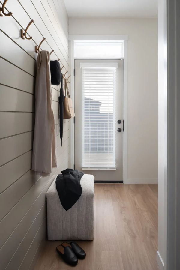 28 Lucas Common NW, Calgary, AB - photo 5 of 7