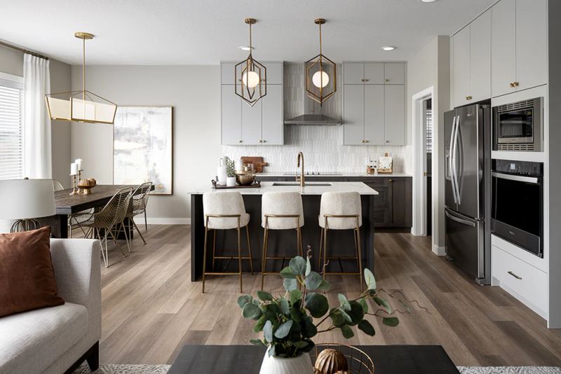 113 Corner Glen Ave NE, Calgary, AB - photo 3 of 8