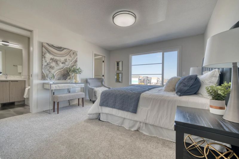 549 Savanna Drive NE, Calgary, AB - photo 2 of 10