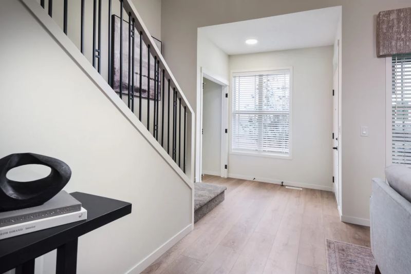 84 Creekside Street SW, Calgary, AB - photo 2 of 8