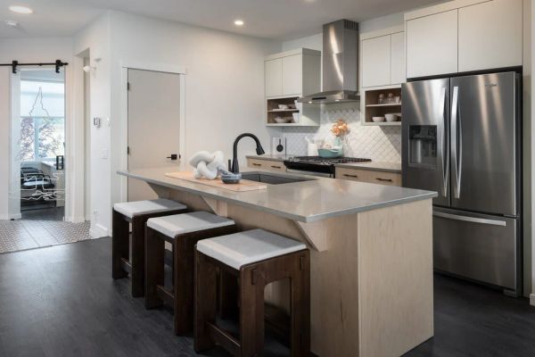 81 Creekside Passage SW, Calgary, AB - photo 2 of 8