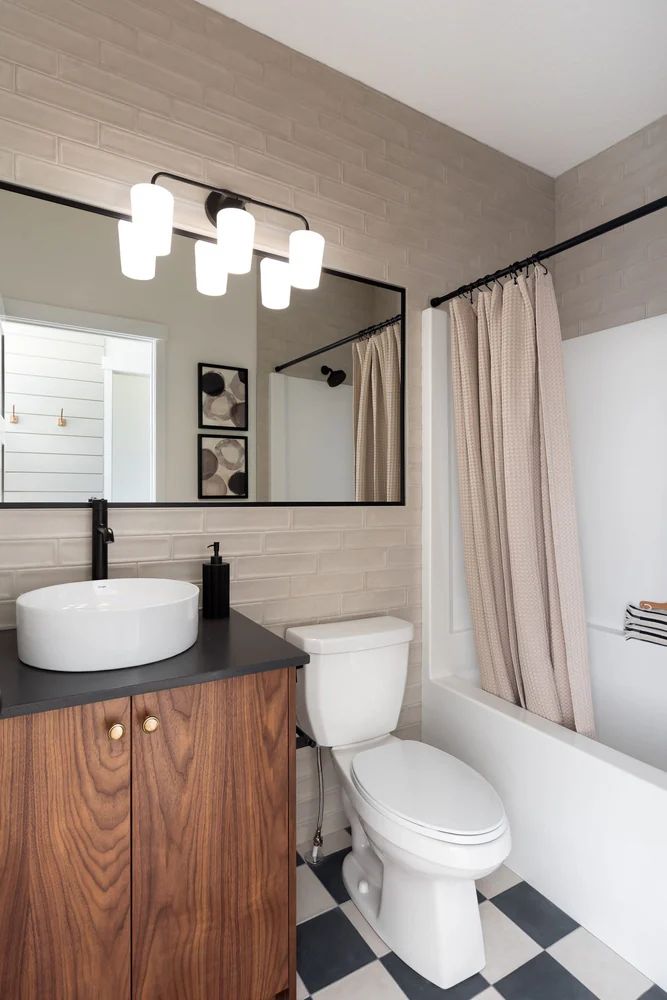 28 Lucas Common NW, Calgary, AB - photo 7 of 7