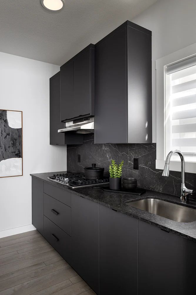 109 Corner Glen Ave NE, Calgary, AB - photo 5 of 8