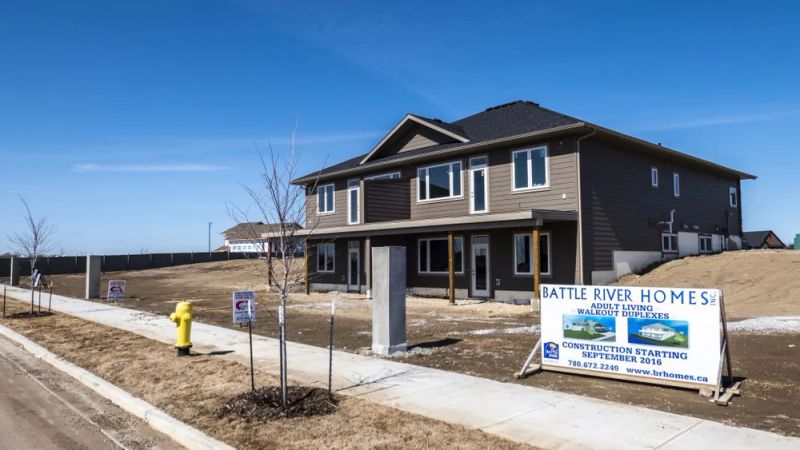 4315A 36 Street, Camrose, AB - photo 4 of 10