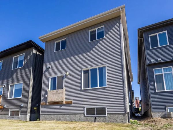 6319 27 Avenue SW, Edmonton, AB - photo 2 of 10
