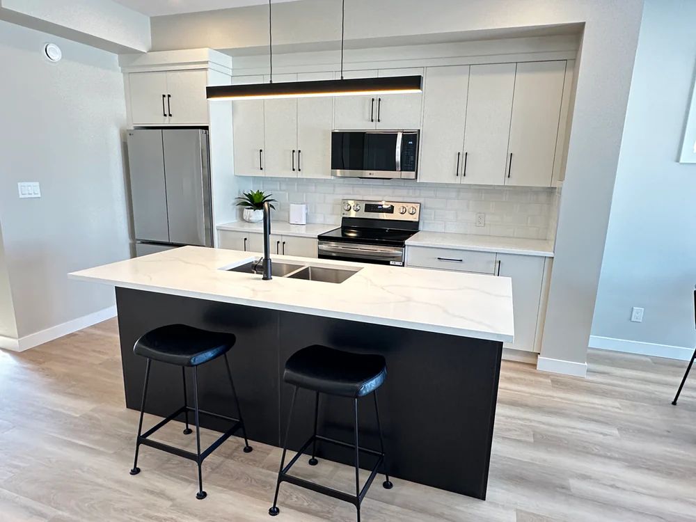 27 Vaughn Place, Sylvan Lake, AB - photo 1 of 10
