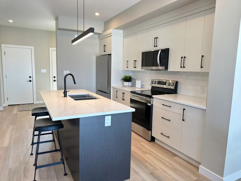 27 Vaughn Place, Sylvan Lake, AB - photo 2 of 10