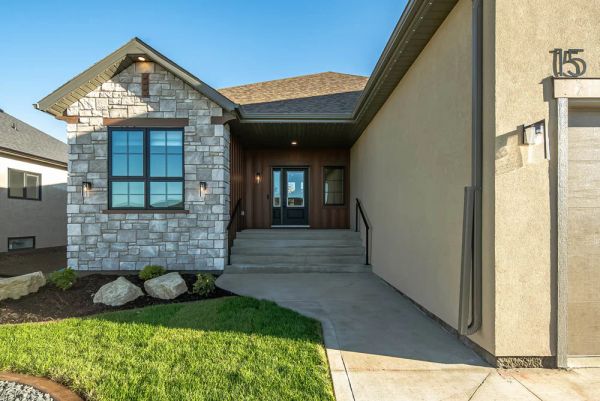 15 Bryce Boulevard, Oak Bluff, MB - photo 2 of 5
